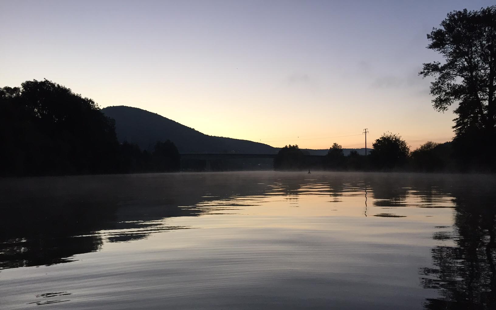 Nebel am Fluss